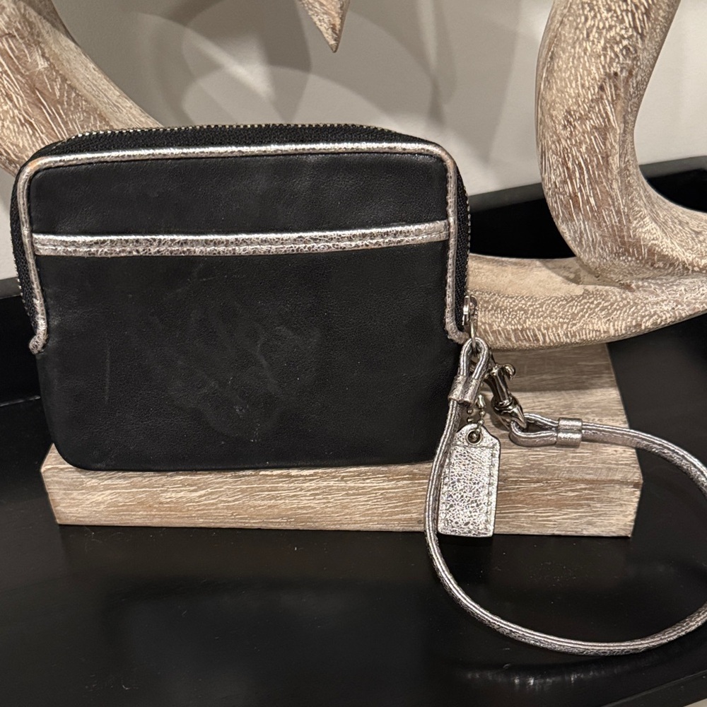 Coach Poppy Ocelot Metallic Wristlet - Picture 3 of 9